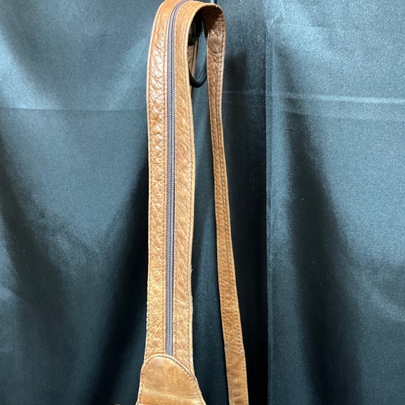 Golden Duck leather backpack/shoulder bag.   5-H7Ca - Picture 4 of 10